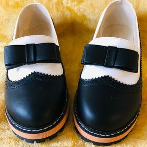 Pixie Cove “April” retro style with bow pumps